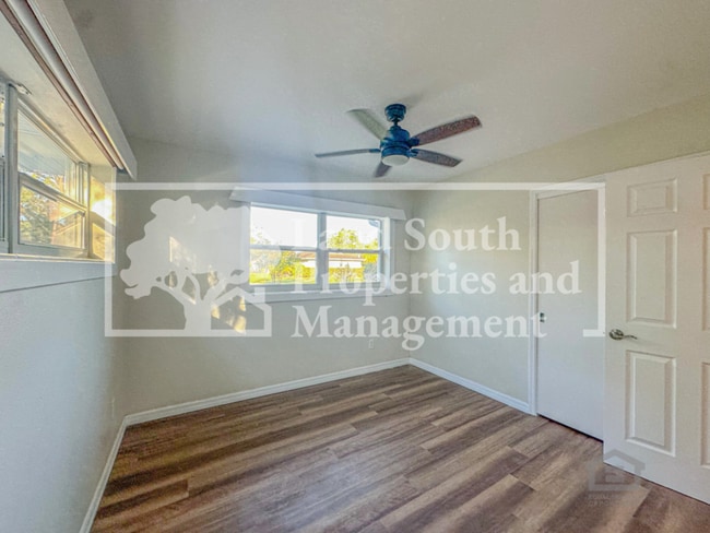 Building Photo - 2618 S Palmeden Dr