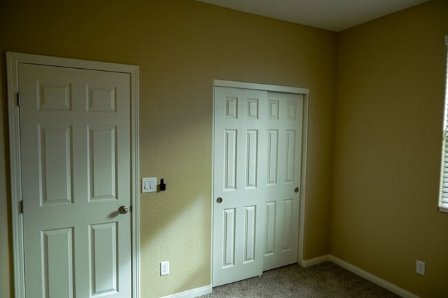 Building Photo - Beautiful 3 bed Townhome in Summerlin