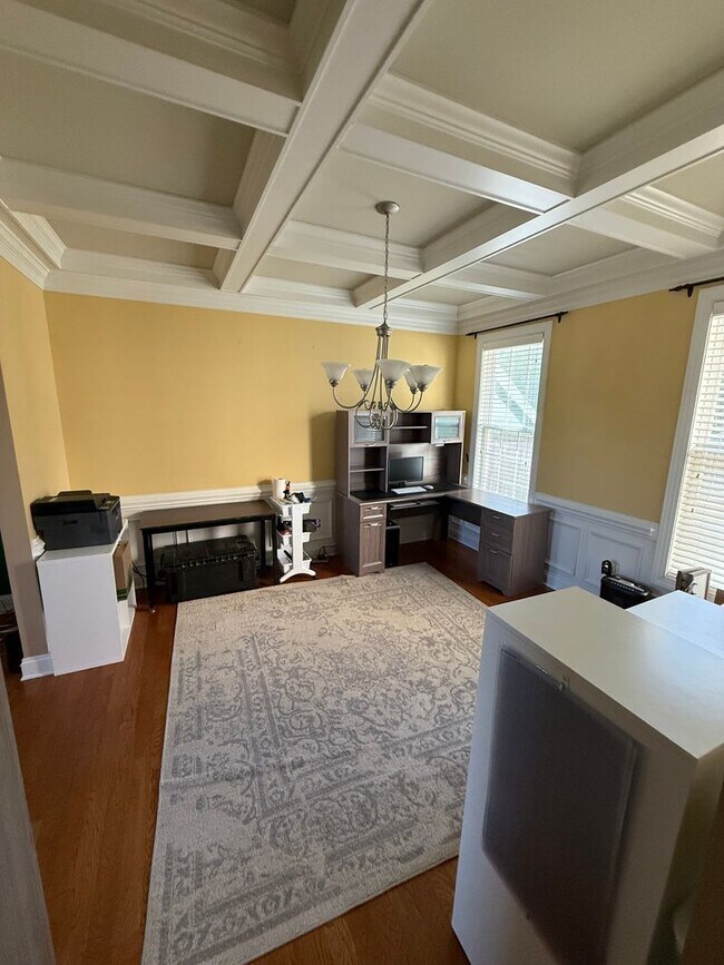 Building Photo - Castlebrooke LN Neighborhood!