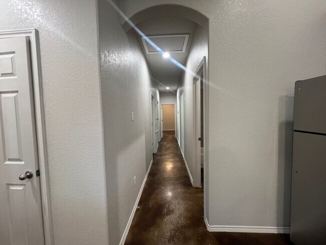 Building Photo - Luxury 3/2 Duplex in Seguin, Texas