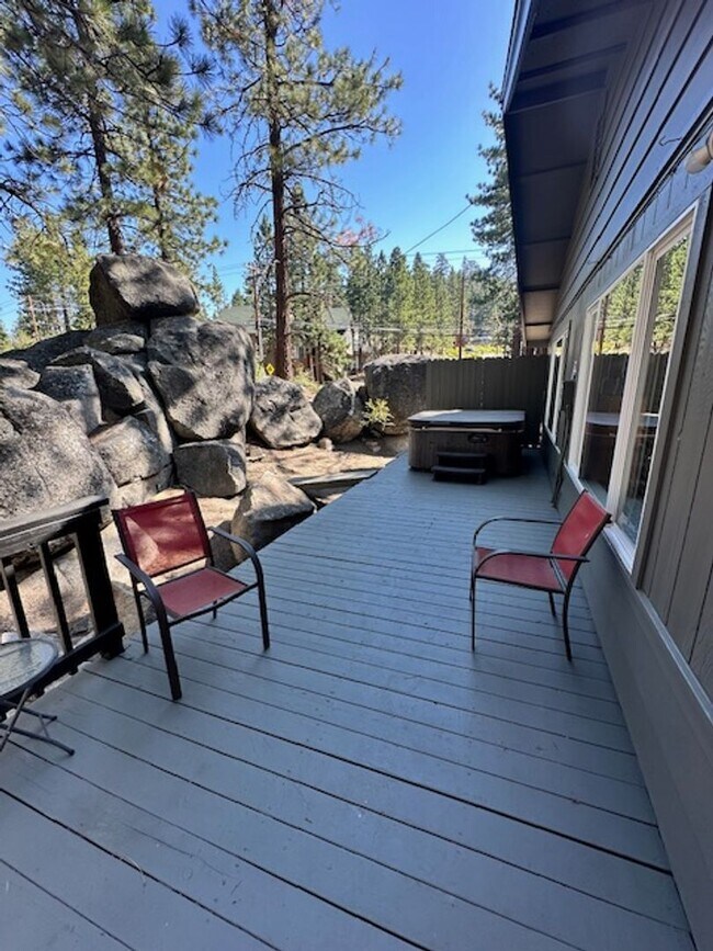 Building Photo - Lovely multi level home available now for ...
