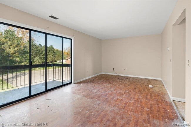 Building Photo - 33829 Pondview Cir