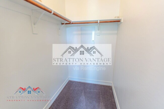 Building Photo - 2821 S Skyline Dr