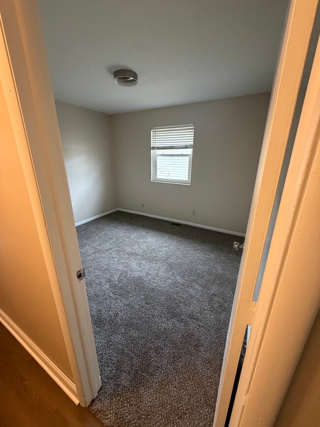 Building Photo - 4030 Redfern Dr