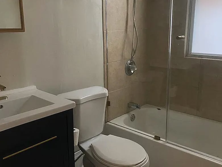 Bathroom - 2606 Melrose Ave