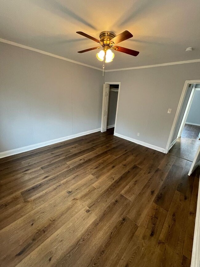 Building Photo - 3840 Dolfield Ave