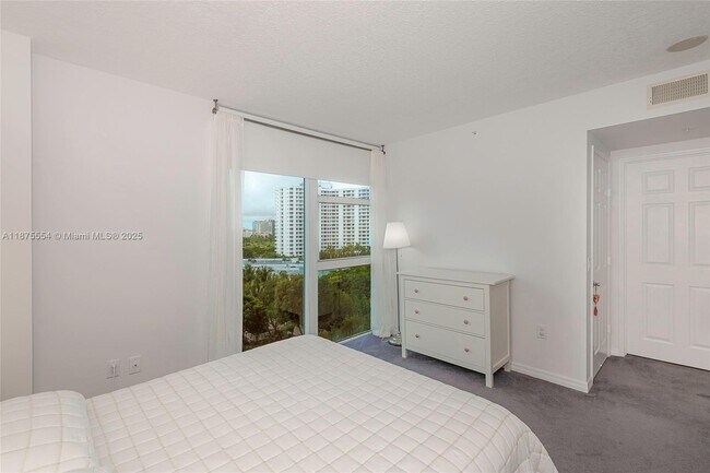 Building Photo - 3370 Hidden Bay Dr