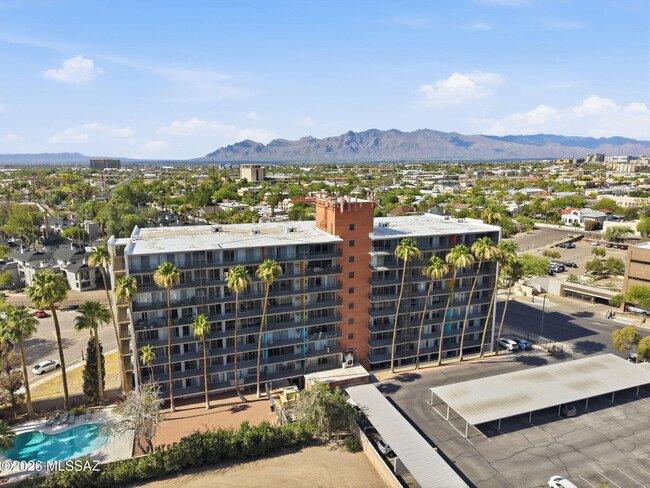 Building Photo - 425 W Paseo Redondo