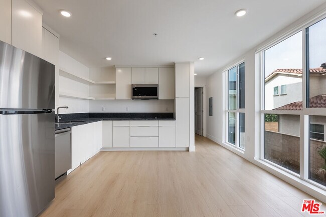 Building Photo - 8561 Belmont St