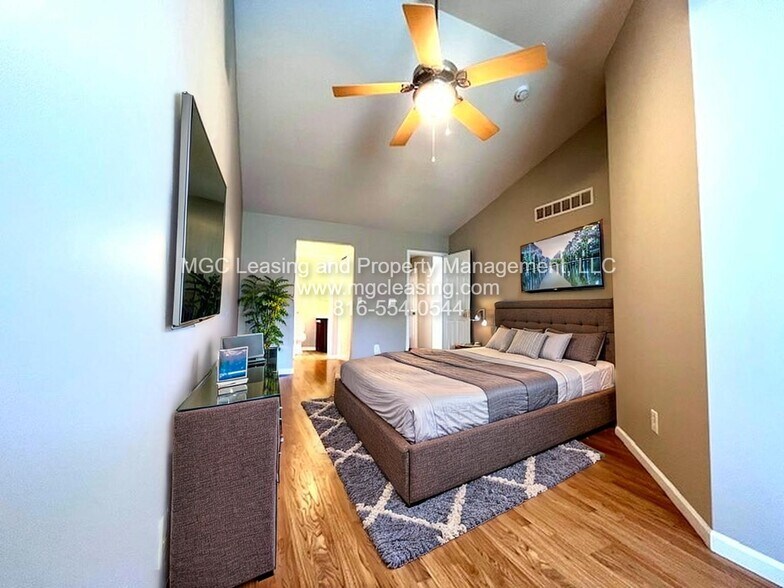 Building Photo - 8426 N Ava Ave