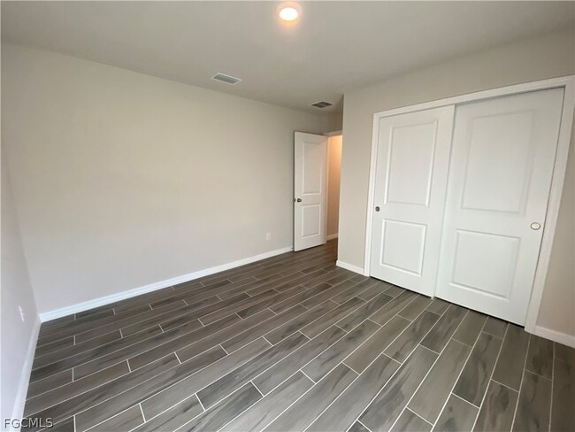 Building Photo - 2513 NW 14th Pl