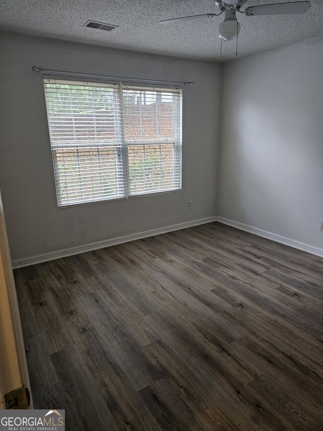 Building Photo - 1406 Flanagan Mill Dr