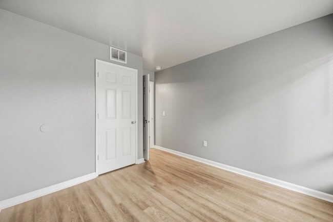 Building Photo - 2536 White Oak Pl
