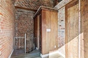 Building Photo - 606 Burgundy St