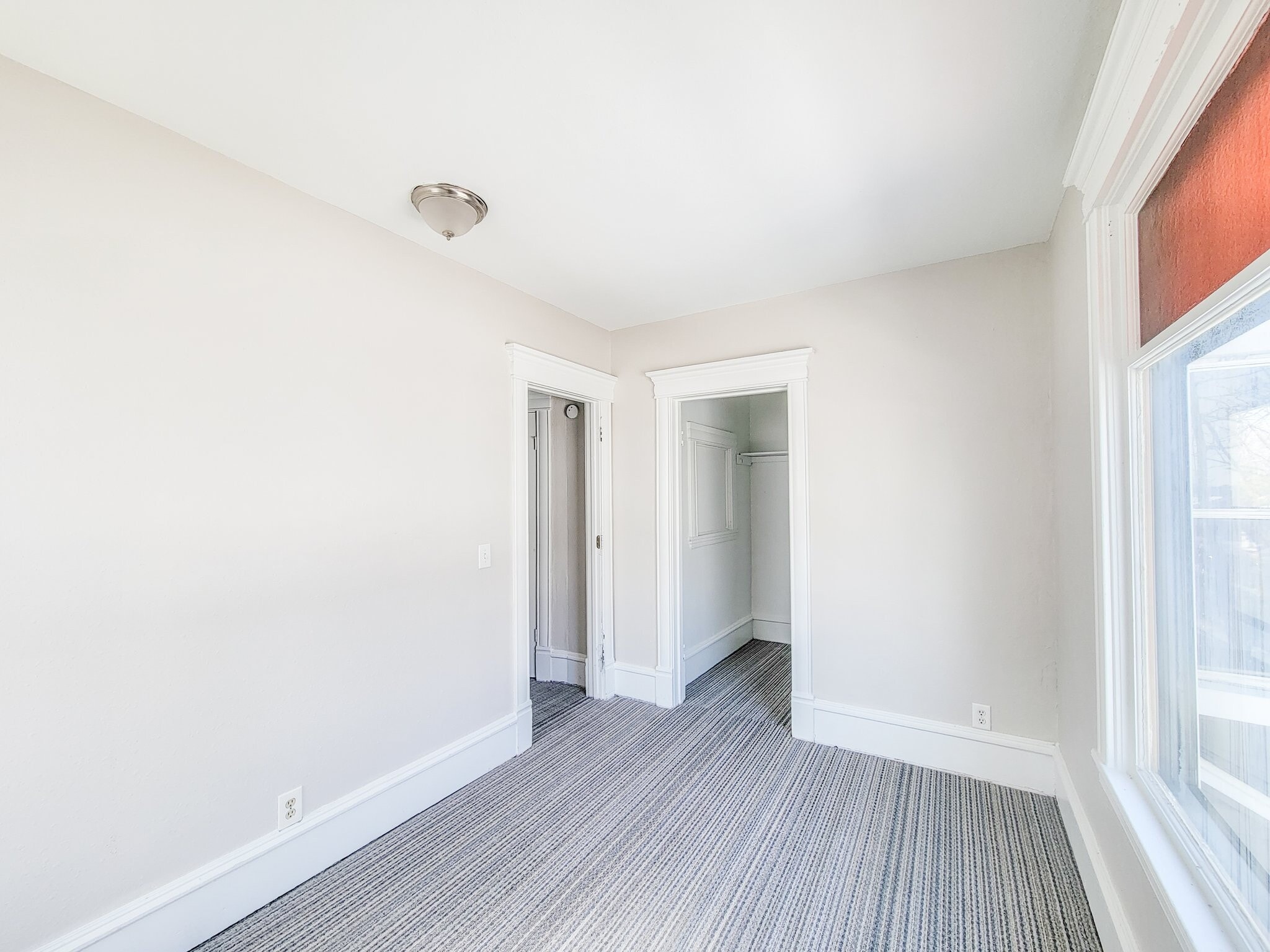 Building Photo - 644 Van Buren St NE