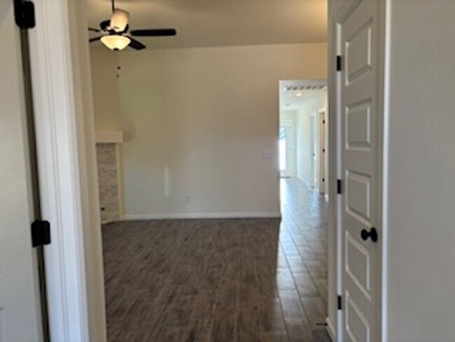 Building Photo - New Home! 1st month free!