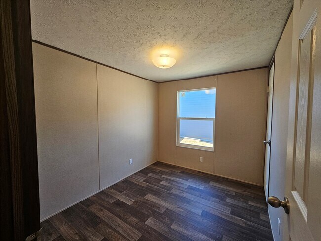 Building Photo - 16299 Crockett Martin Ests Dr