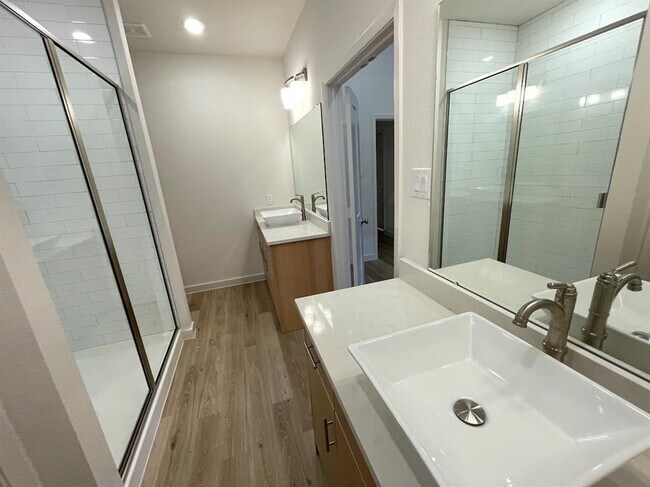 Building Photo - 2517 Appian Way