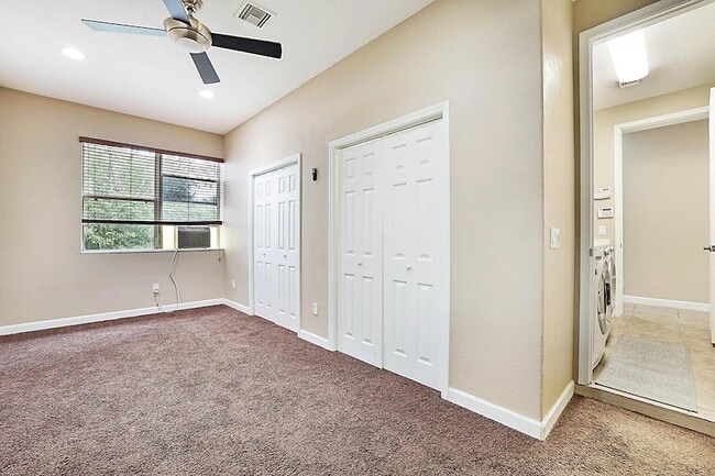 Building Photo - 748 Cresta Cir