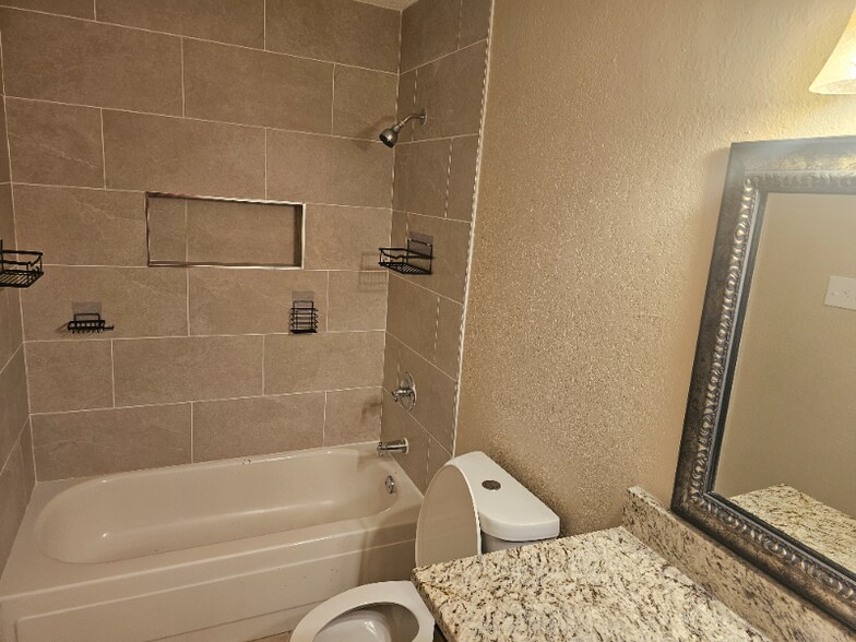 Building Photo - 2500 E Park Blvd