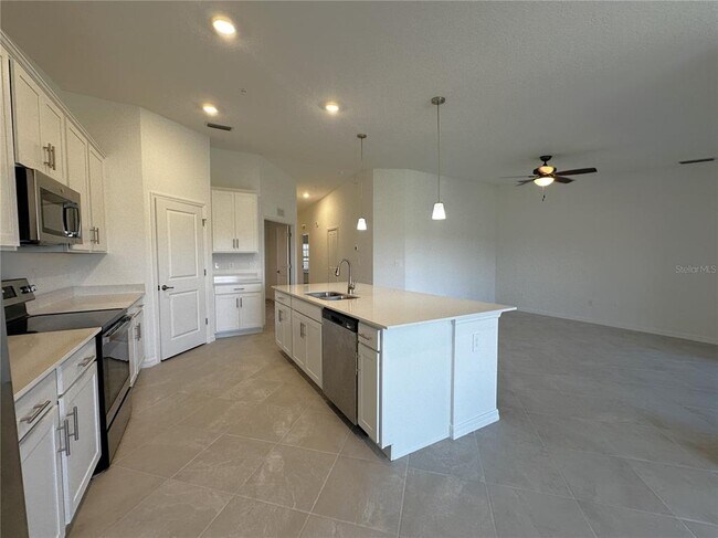 Building Photo - 14271 Heritage Landing Blvd