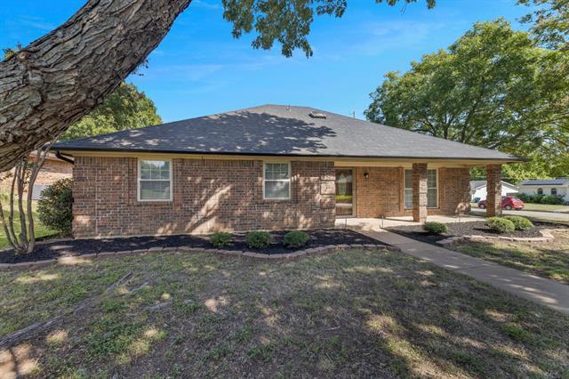 Primary Photo - 245 SW Rand Dr