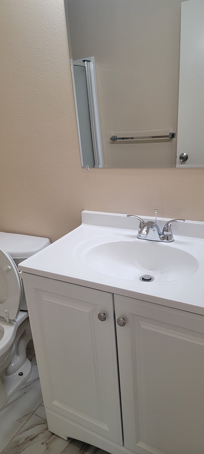 Building Photo - 1030 E Palmer Ave