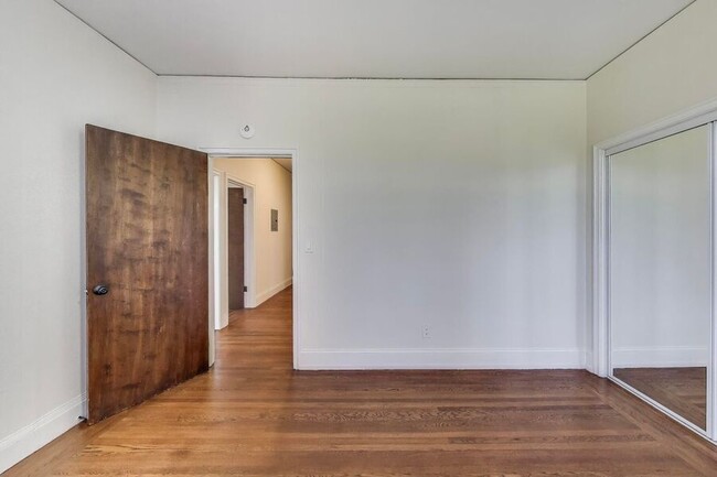 Building Photo - 465 Bellevue Ave