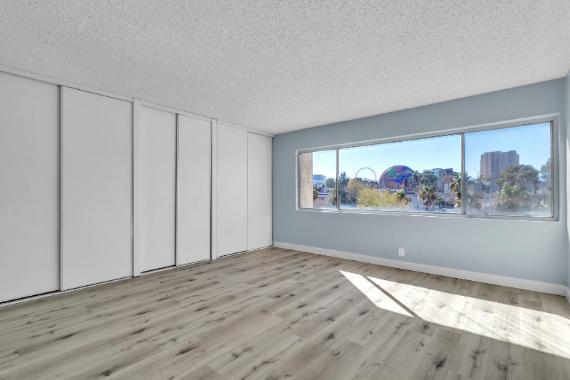 Building Photo - 725 N Royal Crest Cir