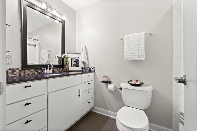 Building Photo - 2200 Dickson Dr