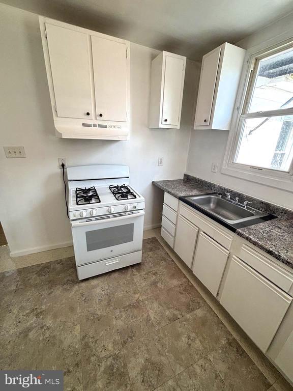 Building Photo - 49 Hopkins St