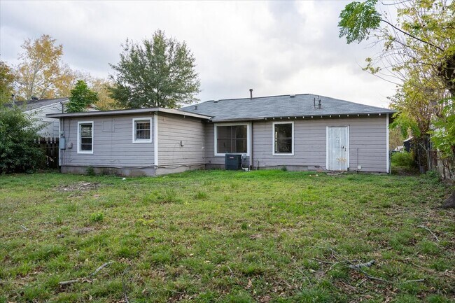 Building Photo - 5851 Southtown St