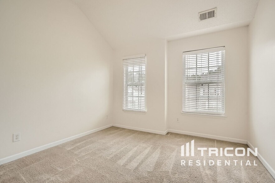 Building Photo - 6503 Grey Fox Way