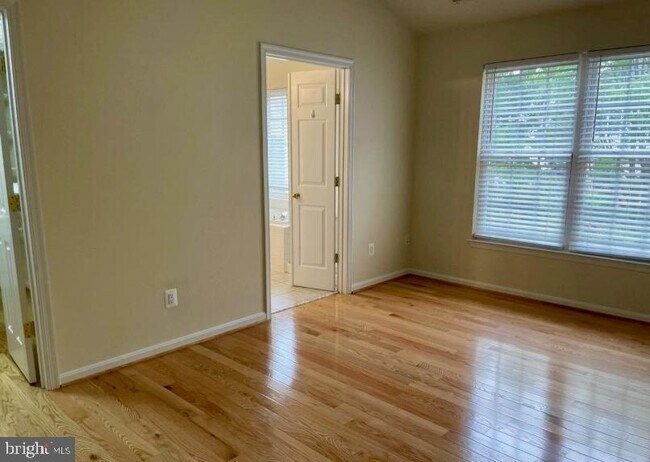 Building Photo - 9058 Two Bays Rd