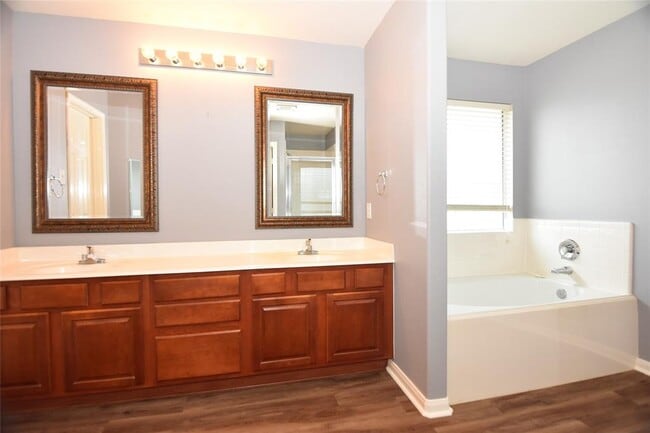 Building Photo - 9619 Babbling Spring Ct