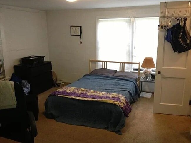 Building Photo - 2 bedroom 2 bath house near UF