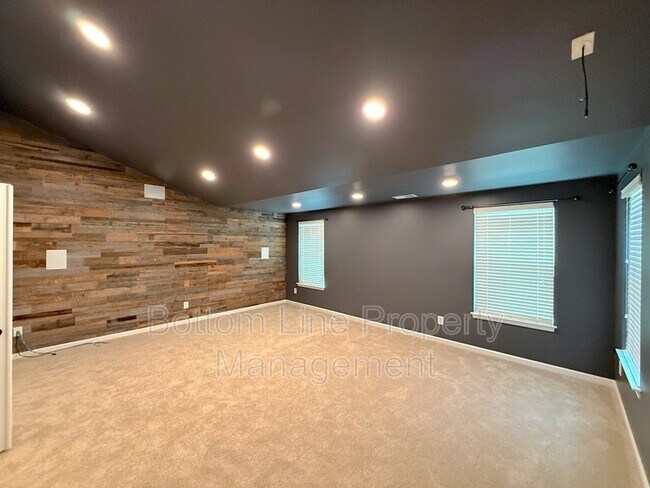 Building Photo - 15007 Skypark Dr