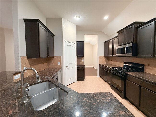 Building Photo - 1062 Cedar Lake Ct