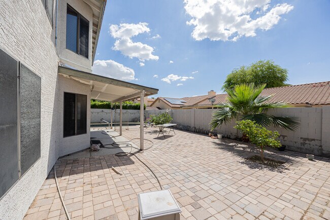 Building Photo - 11121 W Sunflower Pl