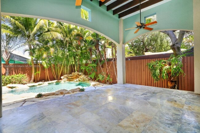 Building Photo - 2527 Inagua Ave