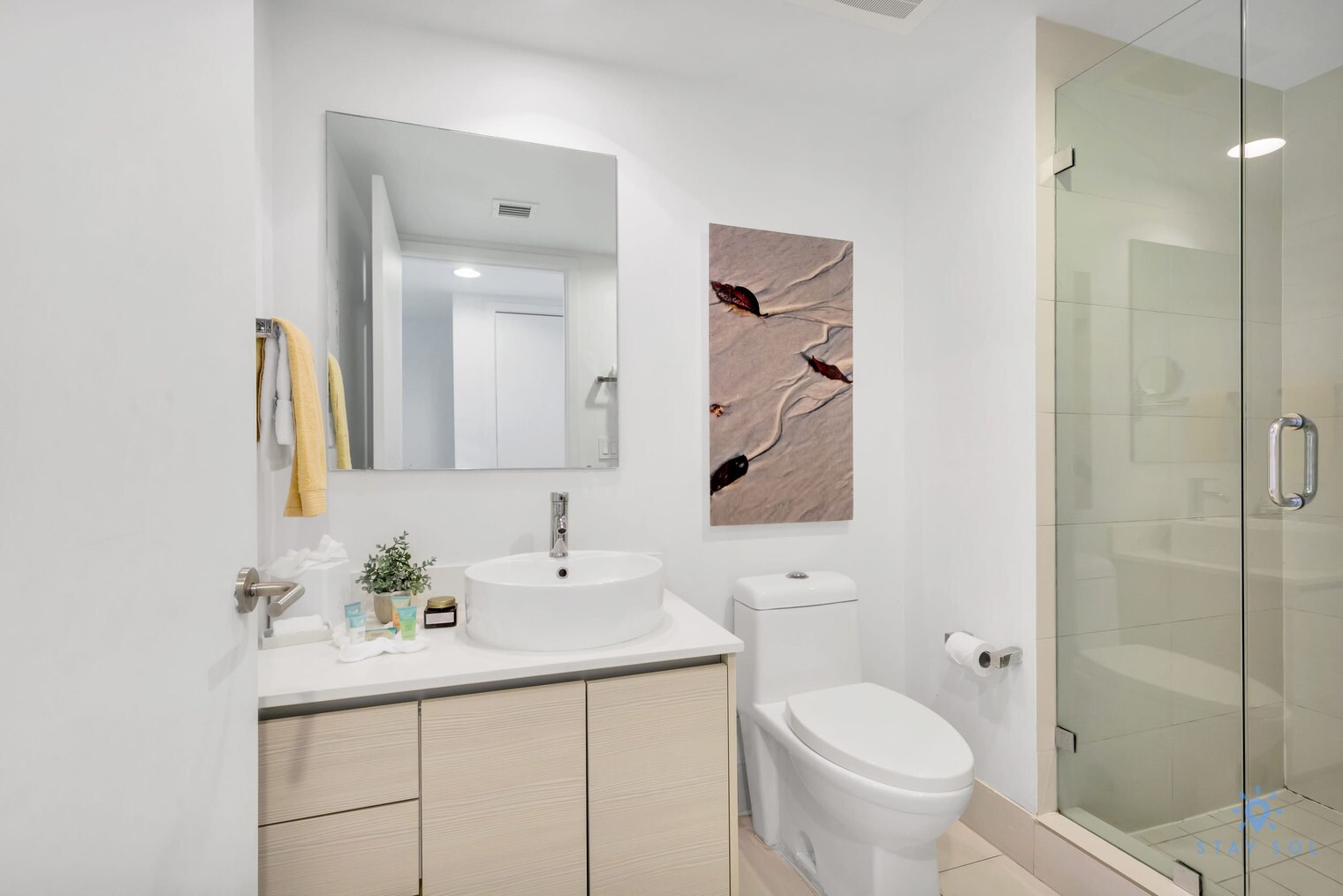 Building Photo - 2602 E Hallandale Beach Blvd