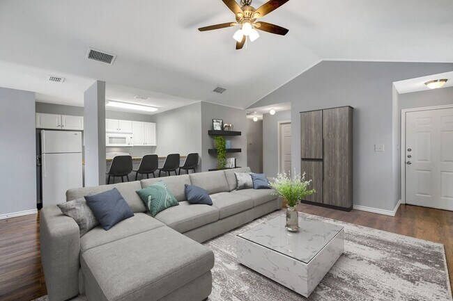 Building Photo - 8931 Mansion Creek Cir