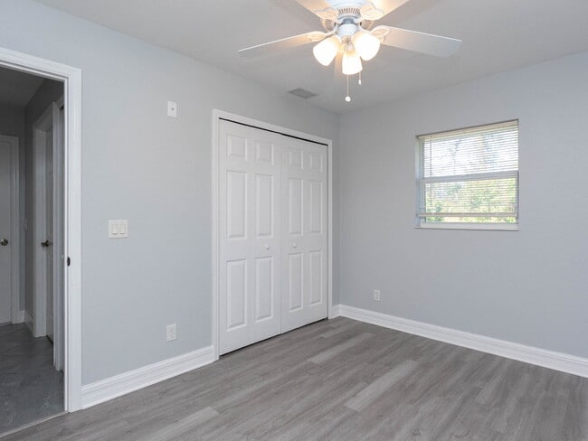 Building Photo - 2-Bed, 2-Bath Venice Home with Brand New Roof and AC