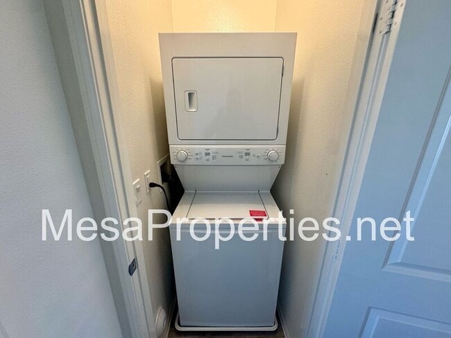 Building Photo - 7462 Solstice Pl