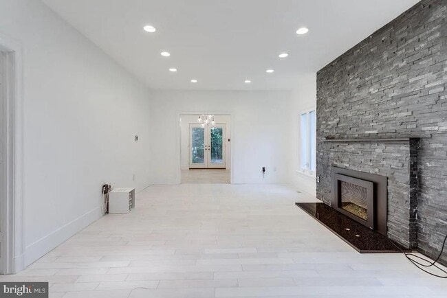 Building Photo - 4611 Charleston Terrace NW