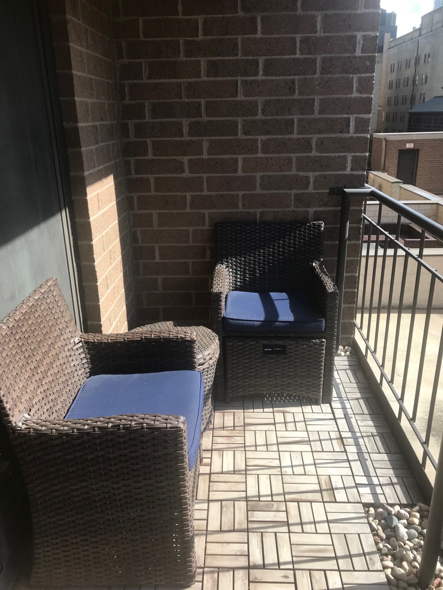 Balcony with city views - 401 1st St S