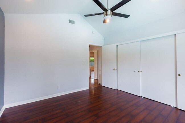 Building Photo - Spacious 5-Bedroom, 3-Bath Home with Pool ...