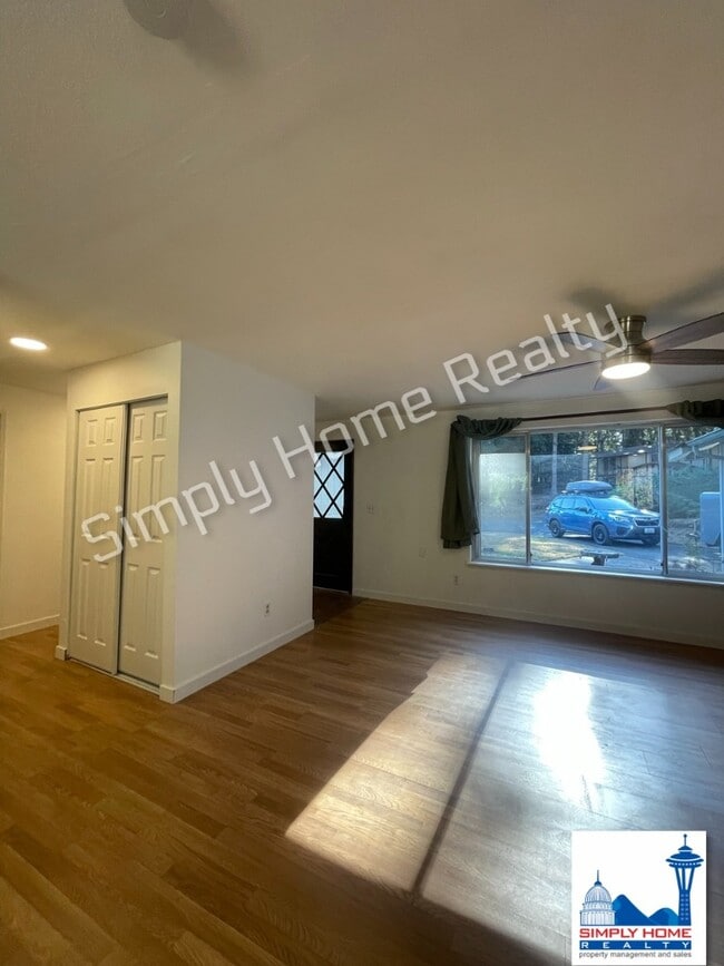 Building Photo - Private Cul-de-Sac Gem with Spacious Backyard!