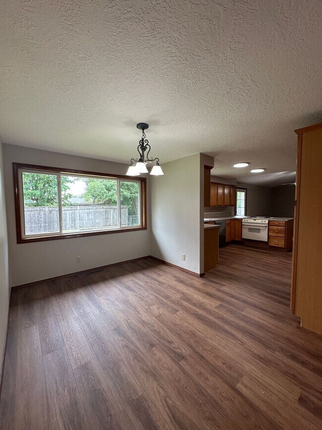 Building Photo - Updated Three Bedroom Home in North Salem