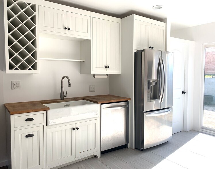 Building Photo - 4674 W 131st St